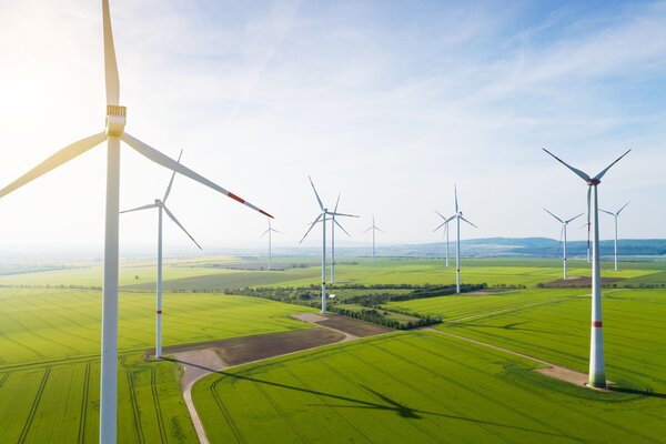 Erneuerbare Energien (Bild: iStock/kamisoka)
