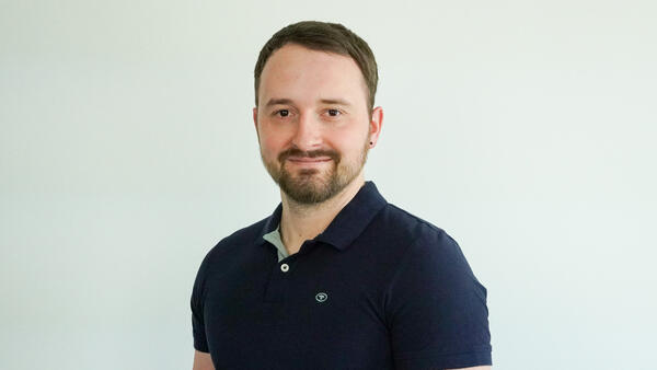 Porträtfoto einer städtischen Mitarbeiterin bzw. eines städtischen Mitarbeiters