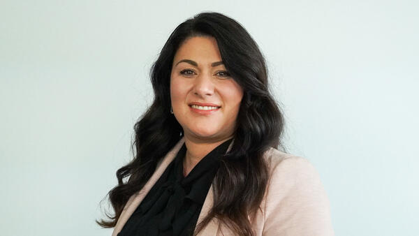 Porträtfoto einer städtischen Mitarbeiterin bzw. eines städtischen Mitarbeiters