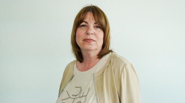 Porträtfoto einer städtischen Mitarbeiterin bzw. eines städtischen Mitarbeiters