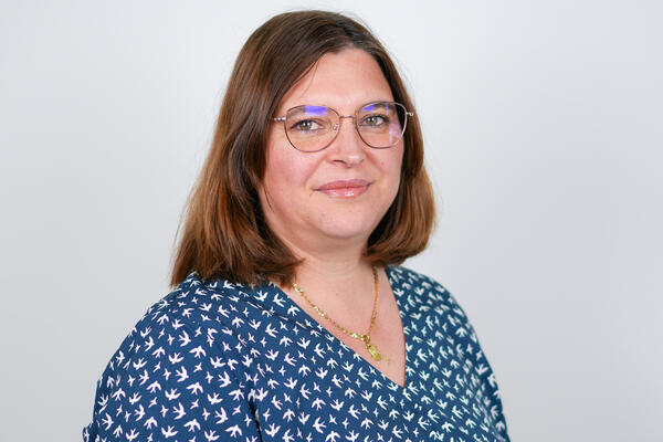 Porträtfoto einer städtischen Mitarbeiterin bzw. eines städtischen Mitarbeiters