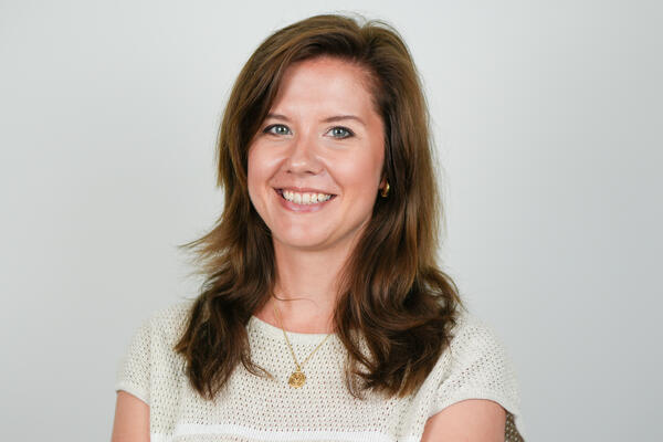 Porträtfoto einer städtischen Mitarbeiterin bzw. eines städtischen Mitarbeiters