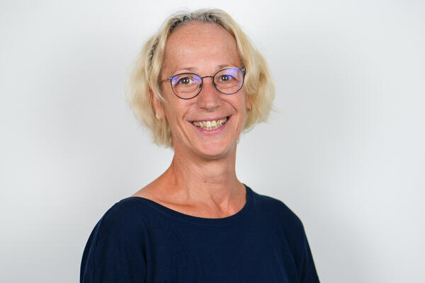 Porträtfoto einer städtischen Mitarbeiterin bzw. eines städtischen Mitarbeiters