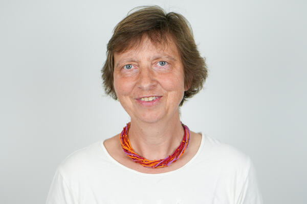 Porträtfoto einer städtischen Mitarbeiterin bzw. eines städtischen Mitarbeiters