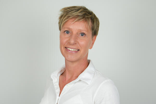 Porträtfoto einer städtischen Mitarbeiterin bzw. eines städtischen Mitarbeiters