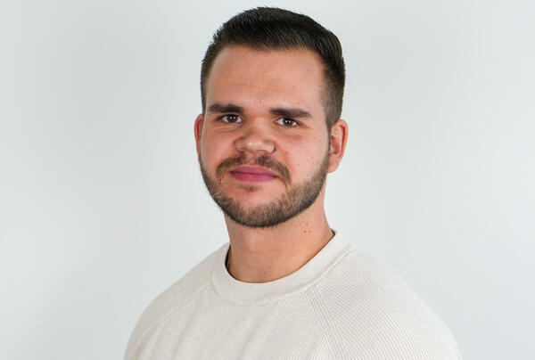 Porträtfoto einer städtischen Mitarbeiterin bzw. eines städtischen Mitarbeiters