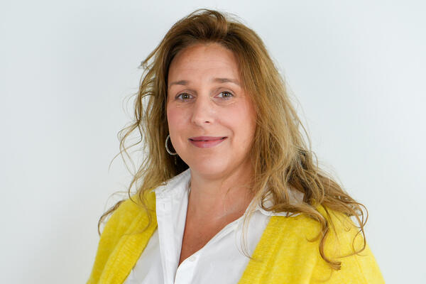 Porträtfoto einer städtischen Mitarbeiterin bzw. eines städtischen Mitarbeiters