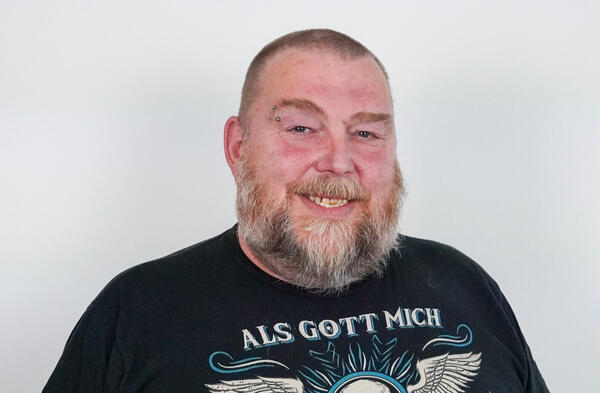 Porträtfoto einer städtischen Mitarbeiterin bzw. eines städtischen Mitarbeiters