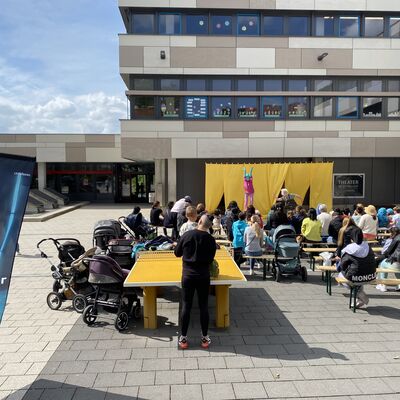 Bild vergr&ouml;&szlig;ern: Hase und Igel (Schreiber und Post)_Theatertage 2025_Foto Stadt Leonberg (1)