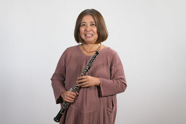 Porträtfoto einer städtischen Mitarbeiterin, eines städtischen Mitarbeiters der Jugendmusikschule.