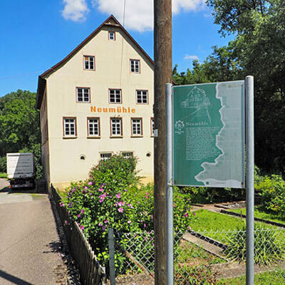 Bild vergr&ouml;&szlig;ern: Neumühle  (Foto: Karl Schuwerk - www.fahrrad-tour.de)
