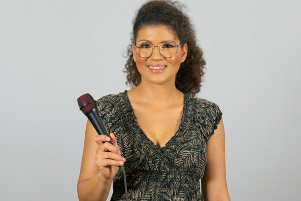 Porträtfoto einer städtischen Mitarbeiterin, eines städtischen Mitarbeiters der Jugendmusikschule.