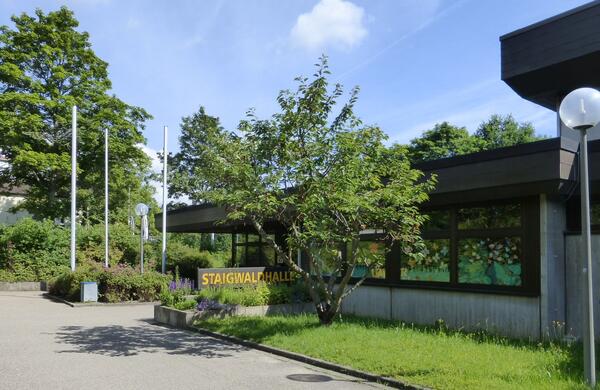 Außenansicht der Staigwaldhalle Warmbronn