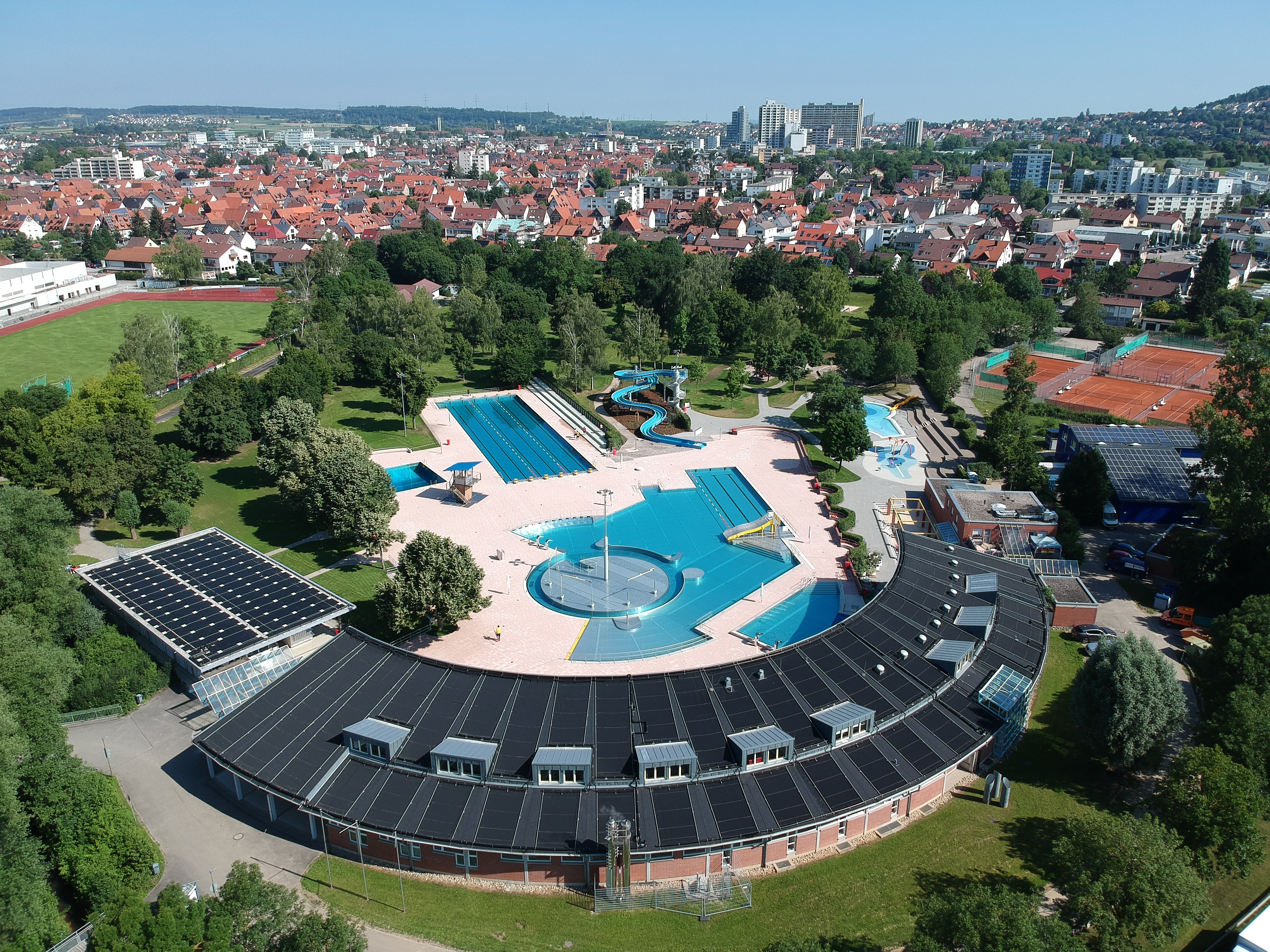 Bild vergr&ouml;&szlig;ern: Blick auf das Leobad