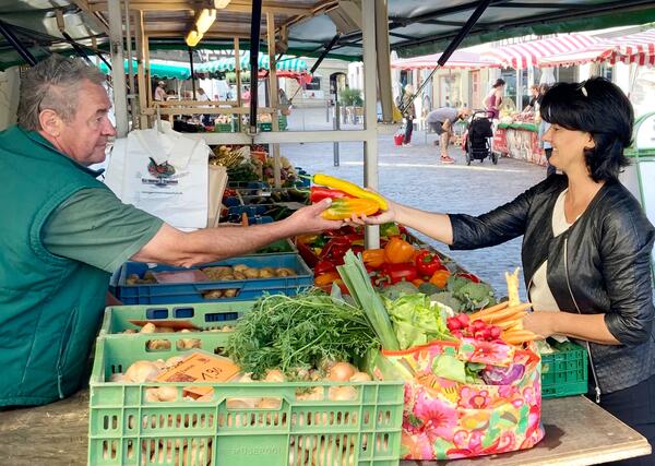Wochenmarkt auf dem Marktplatz