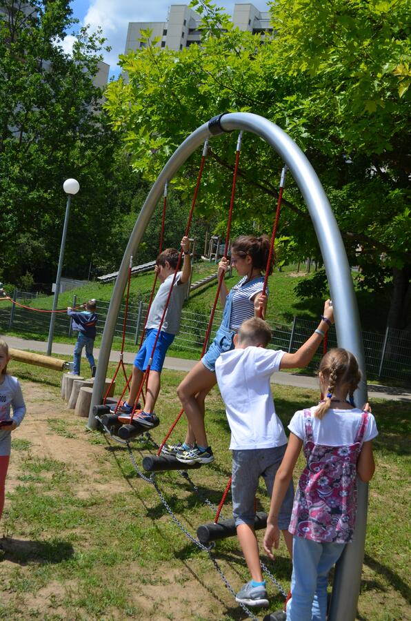 Spielplatzeinweihung - Bewegungsbogen