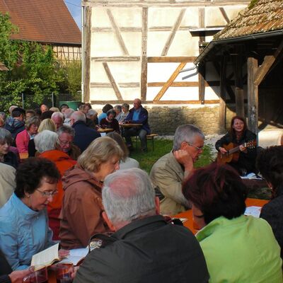 Bild vergr&ouml;&szlig;ern: Bild Liedersingen