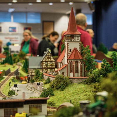 Bild vergr&ouml;&szlig;ern: Pferdemarkt 2026: Swing die Hufe und Modelleisenbahnausstellung