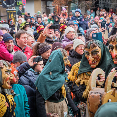 Bild vergr&ouml;&szlig;ern: Pferdemarkt 2026: Rathaussturm und Reiterstadion