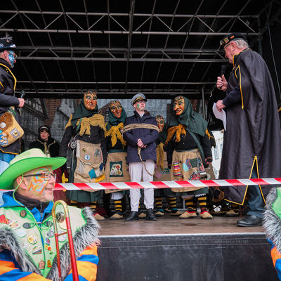 Bild vergr&ouml;&szlig;ern: Pferdemarkt 2026: Rathaussturm und Reiterstadion