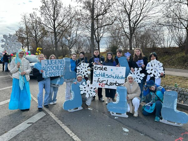 Bild vergr&ouml;&szlig;ern: Jugendausschuss beim Pferdemarkt-Umzug