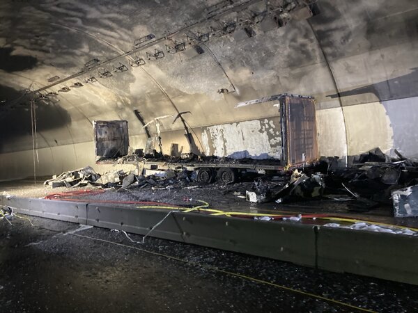 Bild vergr&ouml;&szlig;ern: Engelbergtunnel nach Brand