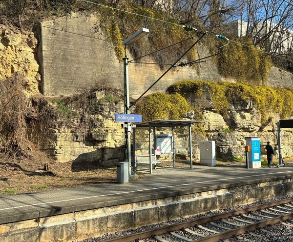 Bild vergr&ouml;&szlig;ern: Bahnhof in Höfingen