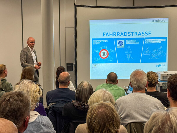 Bild vergr&ouml;&szlig;ern: Vorstellung der Planungen zur Fahrradstraße im Bürgerdialog