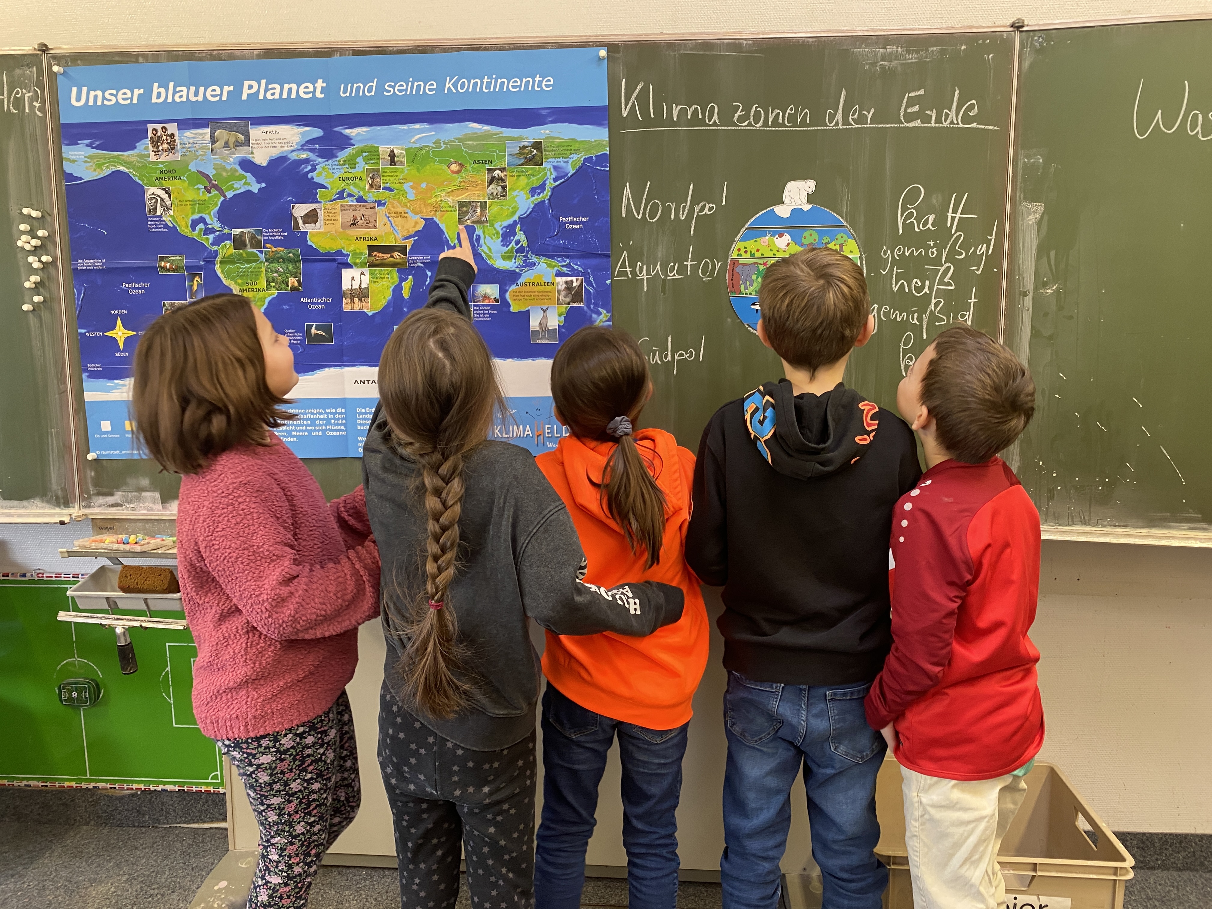 Bild vergr&ouml;&szlig;ern: 1_Klimahelden an der Spitalschule_Klimazonen der Erde