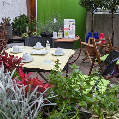 Bild vergr&ouml;&szlig;ern: Foto_Café_Pause_im_Blütenzauber