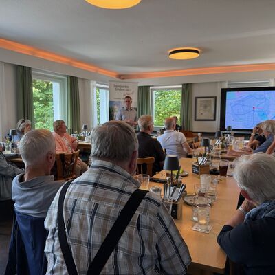 Bild vergr&ouml;&szlig;ern: OB Degode bei der Senioren Union Leonberg