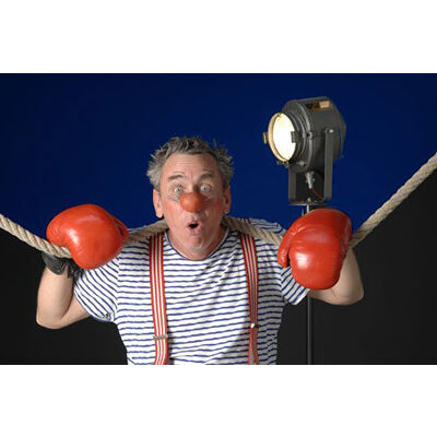 Bild vergr&ouml;&szlig;ern: Clown Paul treibt Sport