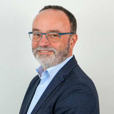 Porträtfoto einer städtischen Mitarbeiterin bzw. eines städtischen Mitarbeiters