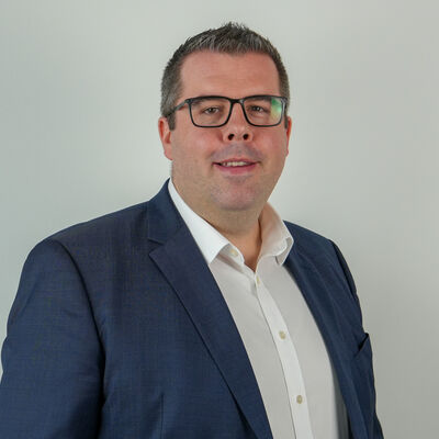 Porträtfoto einer städtischen Mitarbeiterin bzw. eines städtischen Mitarbeiters