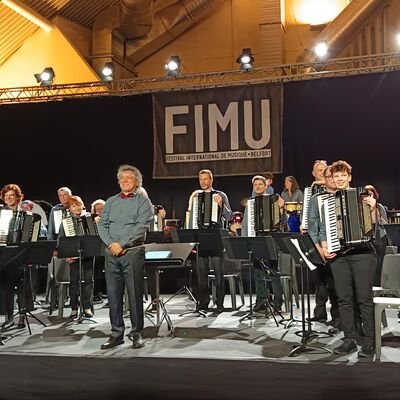 Bild vergr&ouml;&szlig;ern: Die Harmonikafreunde beim FIMU2026 in Belfort