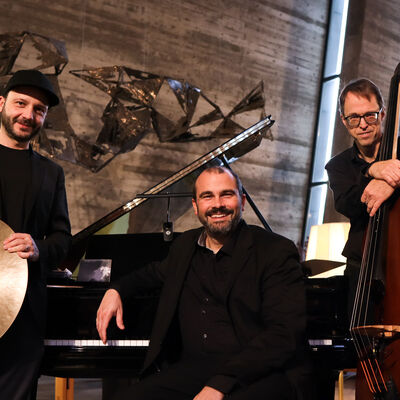 Bild vergr&ouml;&szlig;ern: Dennis Müller Flow Trio in der Versöhnungskirche Leonberg Ramtel