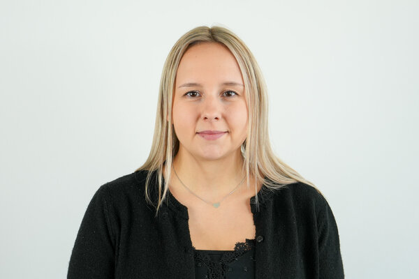 Porträtfoto einer städtischen Mitarbeiterin bzw. eines städtischen Mitarbeiters