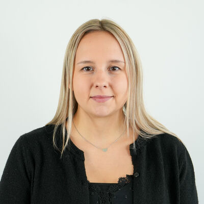 Porträtfoto einer städtischen Mitarbeiterin bzw. eines städtischen Mitarbeiters