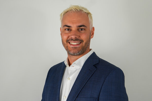 Porträtfoto einer städtischen Mitarbeiterin bzw. eines städtischen Mitarbeiters