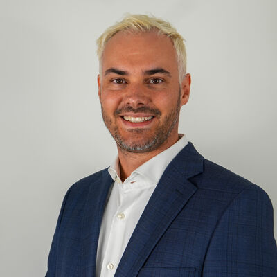 Porträtfoto einer städtischen Mitarbeiterin bzw. eines städtischen Mitarbeiters