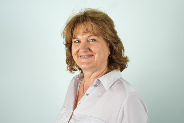 Porträtfoto einer städtischen Mitarbeiterin bzw. eines städtischen Mitarbeiters