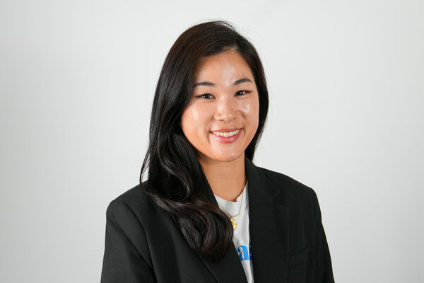 Porträtfoto einer städtischen Mitarbeiterin bzw. eines städtischen Mitarbeiters