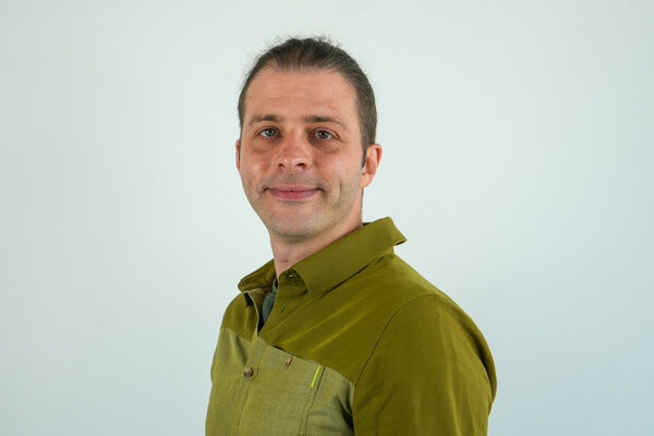 Porträtfoto einer städtischen Mitarbeiterin bzw. eines städtischen Mitarbeiters