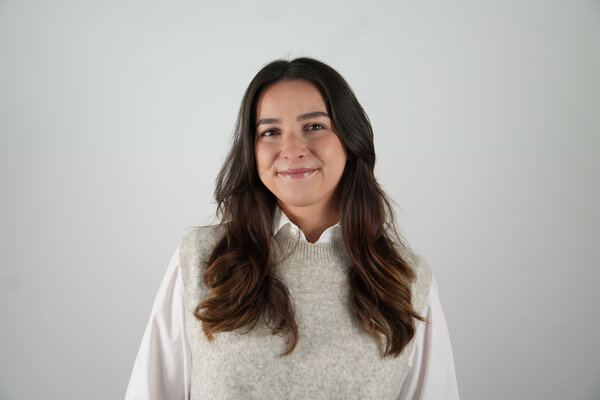 Porträtfoto einer städtischen Mitarbeiterin bzw. eines städtischen Mitarbeiters