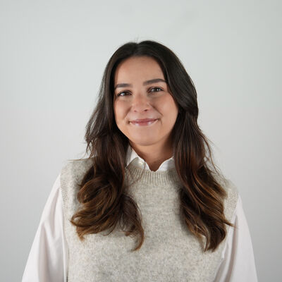 Porträtfoto einer städtischen Mitarbeiterin bzw. eines städtischen Mitarbeiters