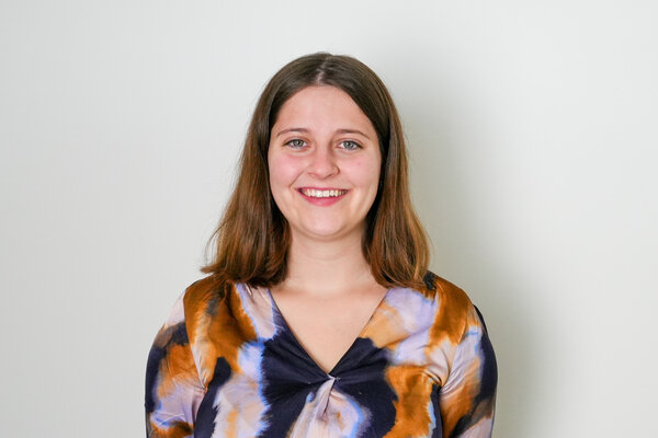 Porträtfoto einer städtischen Mitarbeiterin bzw. eines städtischen Mitarbeiters