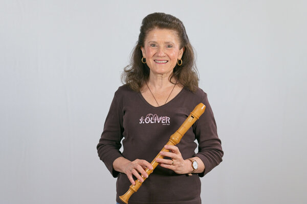 Porträtfoto einer städtischen Mitarbeiterin, eines städtischen Mitarbeiters der Jugendmusikschule.