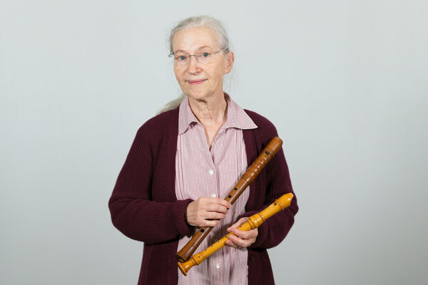 Porträtfoto einer städtischen Mitarbeiterin, eines städtischen Mitarbeiters der Jugendmusikschule.