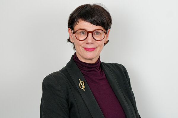 Porträtfoto einer städtischen Mitarbeiterin bzw. eines städtischen Mitarbeiters