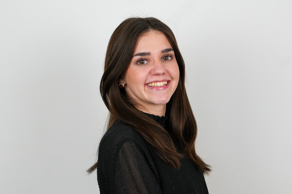 Porträtfoto einer städtischen Mitarbeiterin bzw. eines städtischen Mitarbeiters